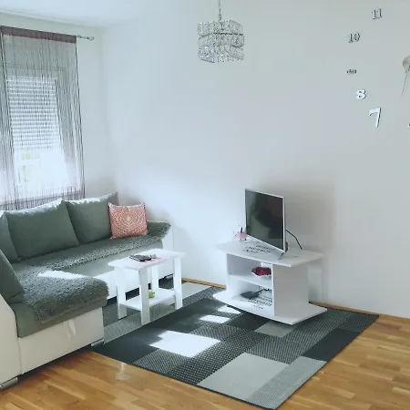 Natasha アパート トレビニエ